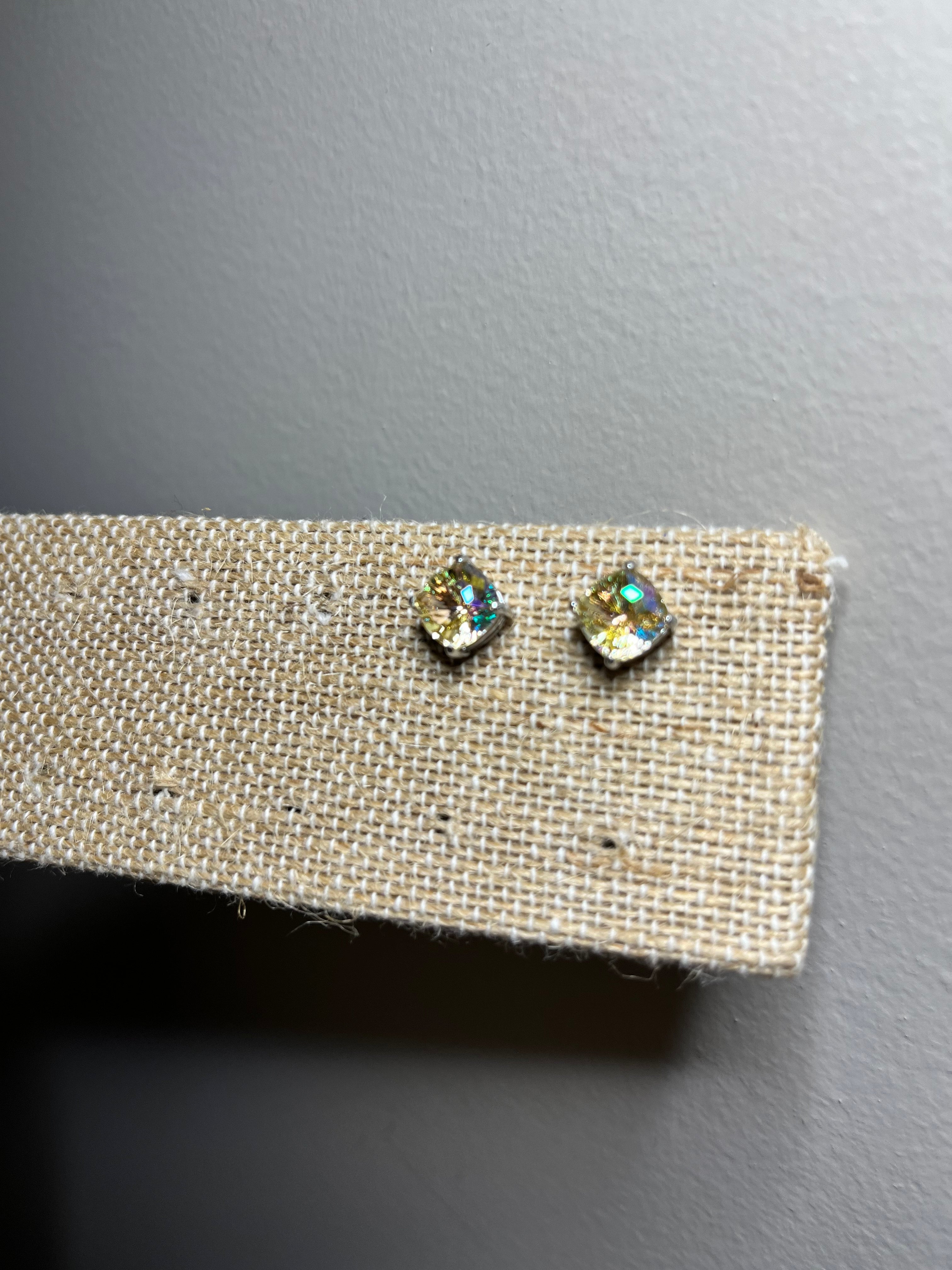 Origami Owl Fall Locket Earrings 2018 GOLD TRIANGLE LIVING LOCKET DROP  EARRINGS New! $48.00 | Locket earrings, Origami owl earrings, Steampunk  necklace